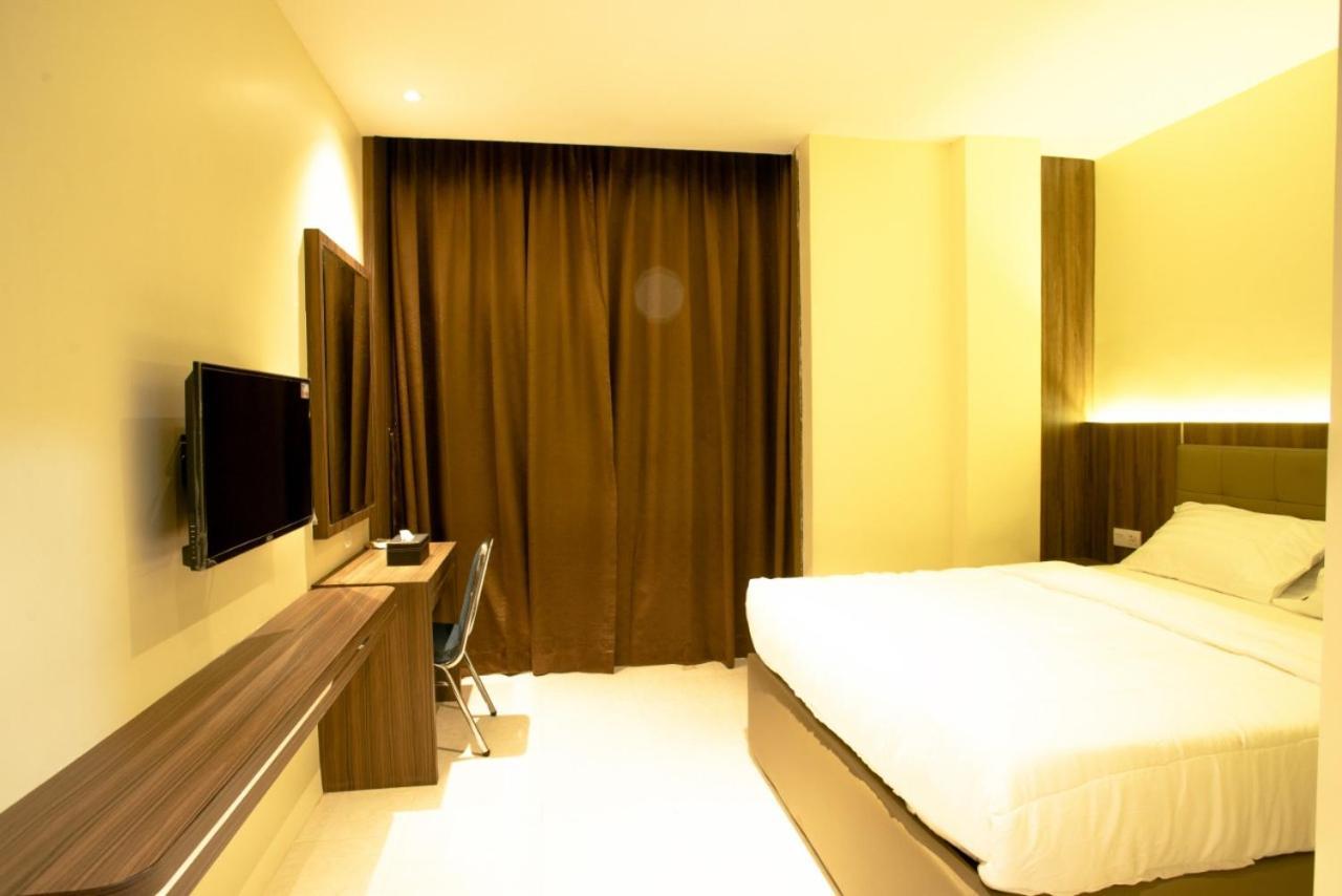 Ak Hotel Nagoya Hill Batam Buitenkant foto