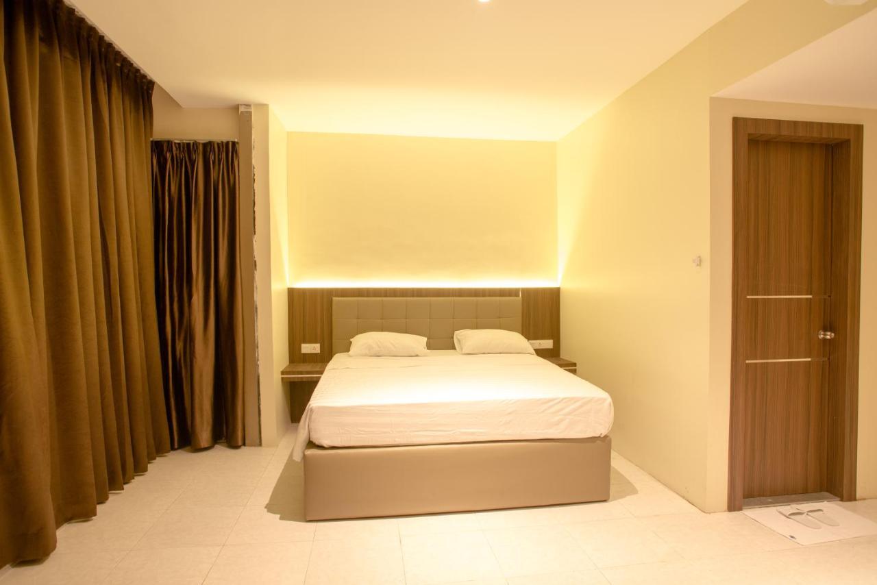 Ak Hotel Nagoya Hill Batam Buitenkant foto