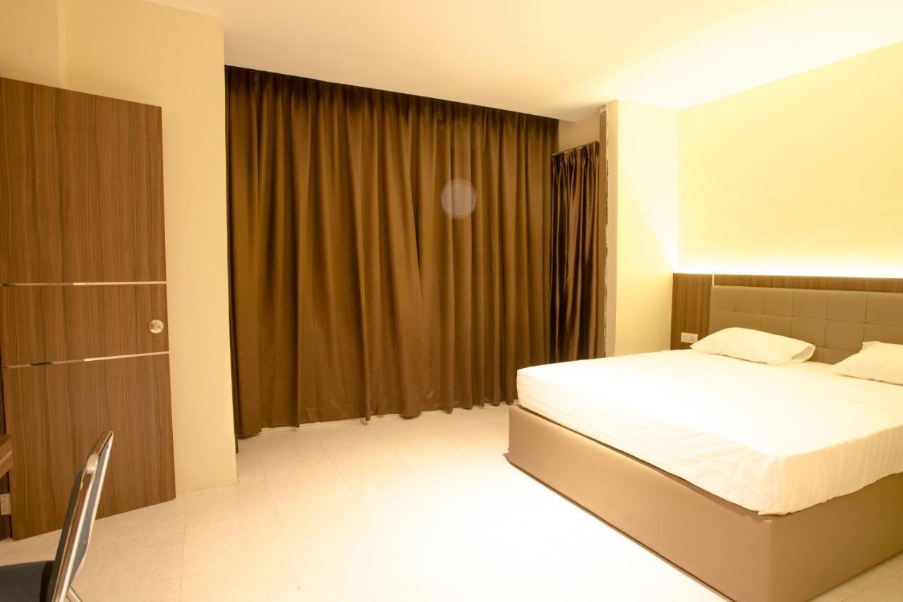 Ak Hotel Nagoya Hill Batam Buitenkant foto